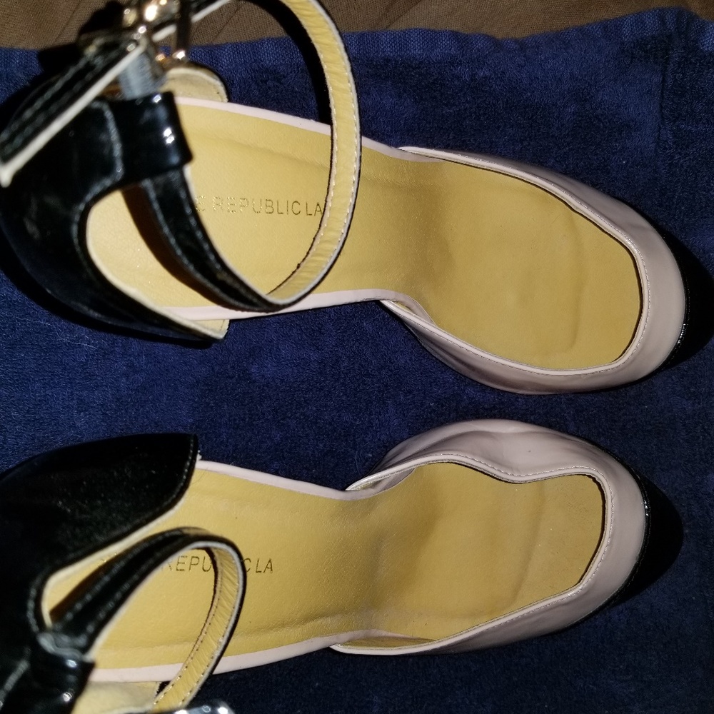 Shoe - Picture 2 of 4